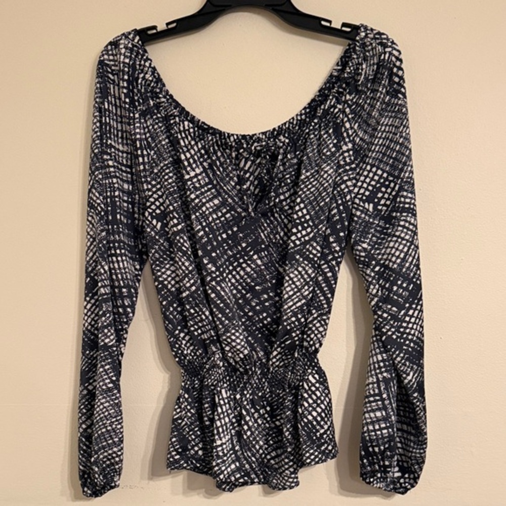 Women’s off shoulder long sleeves blouse Abstract black and White Blouse